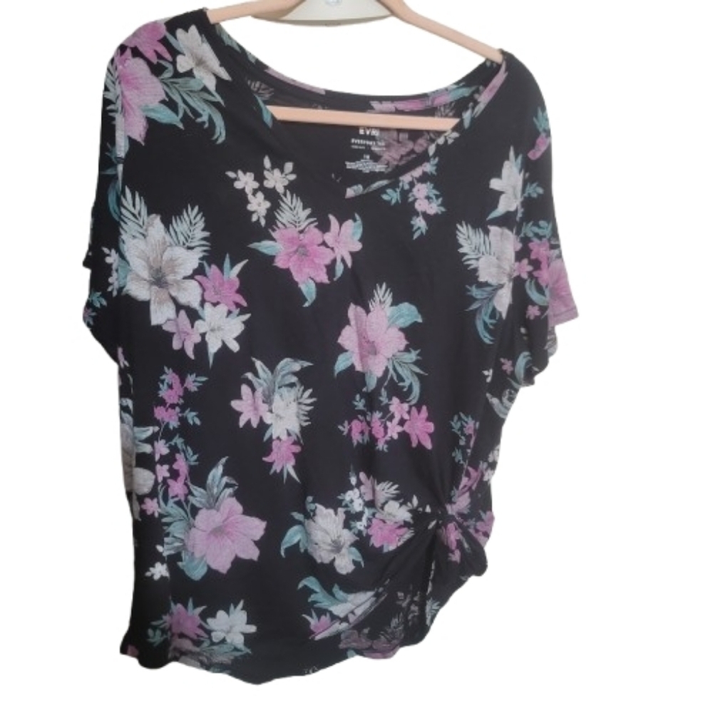 EVRI Oversized Tee Black Floral with Pink and Purple Accents 1x